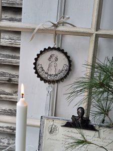 2025-12-12-vintage-holzanhaenger-s-02