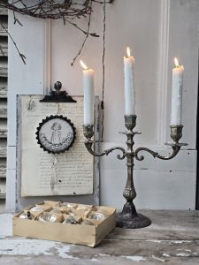 2025-12-12-vintage-holzanhaenger-s-03