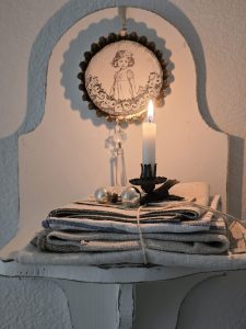 2025-12-12-vintage-holzanhaenger-s-06