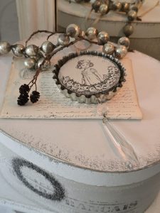 2025-12-12-vintage-holzanhaenger-s-07