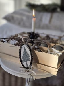 2025-12-12-vintage-holzanhaenger-s-10